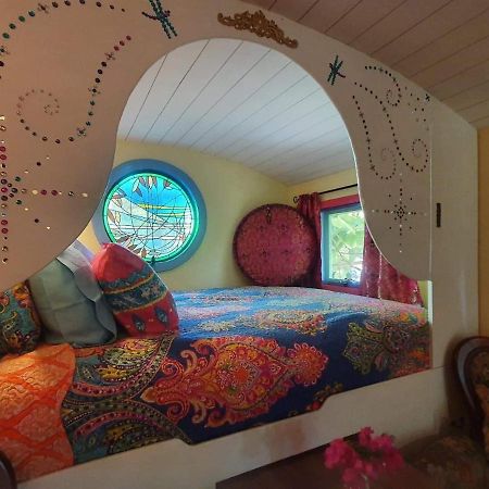 The Gypsy Rose Wagon Apartment เบลิงงัพ ภายนอก รูปภาพ