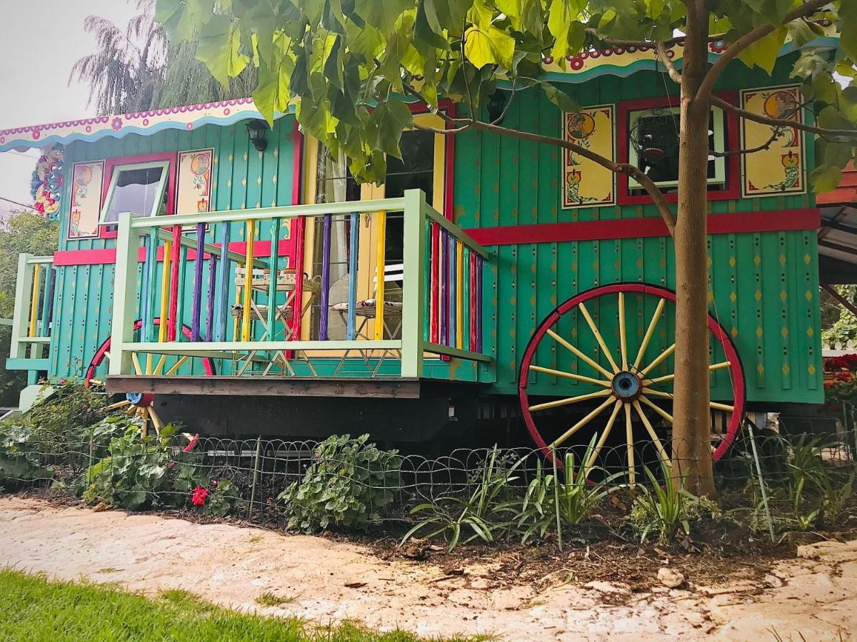 The Gypsy Rose Wagon Apartment เบลิงงัพ ภายนอก รูปภาพ
