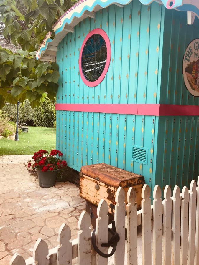 The Gypsy Rose Wagon Apartment เบลิงงัพ ภายนอก รูปภาพ