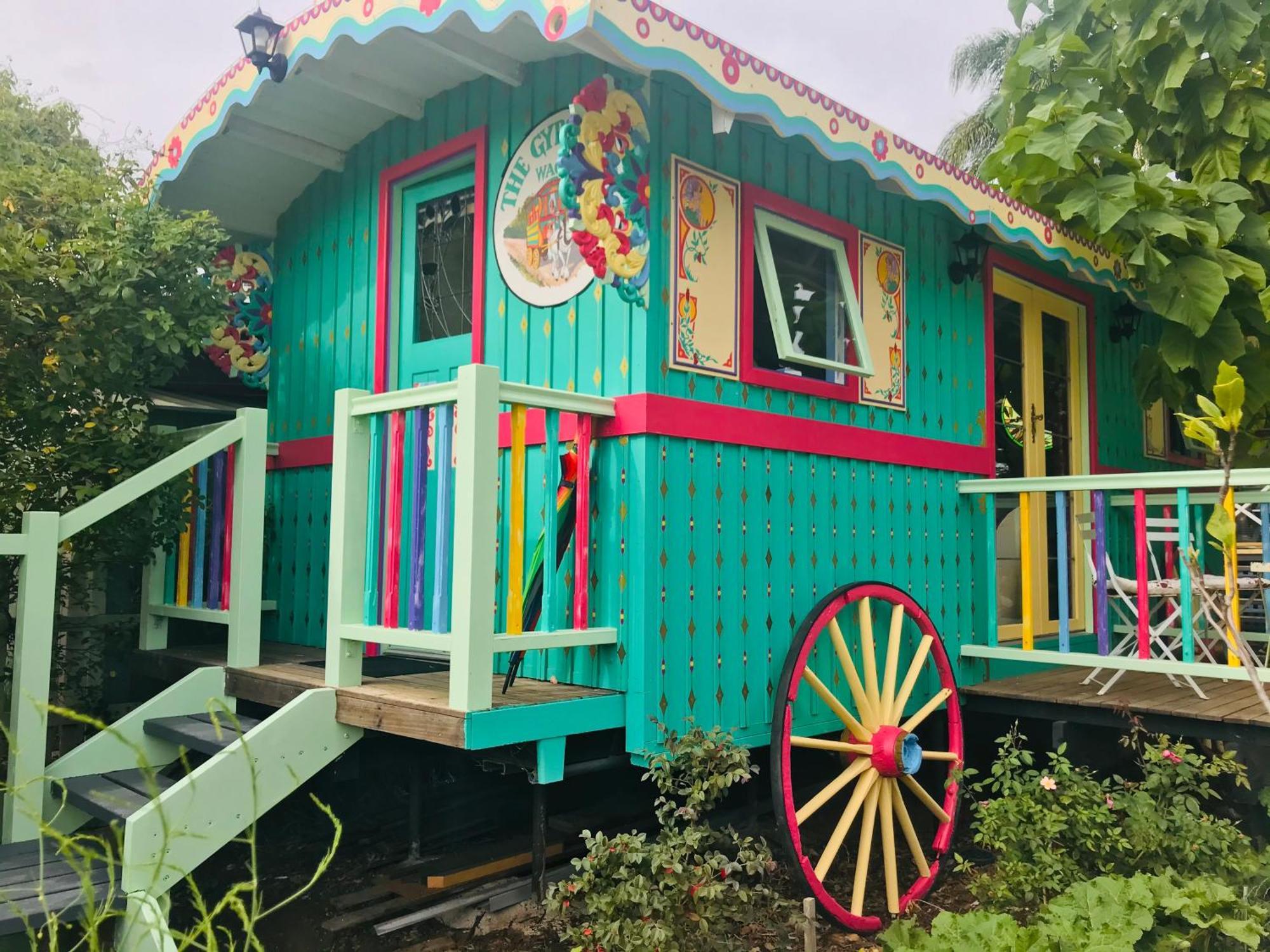 The Gypsy Rose Wagon Apartment เบลิงงัพ ภายนอก รูปภาพ
