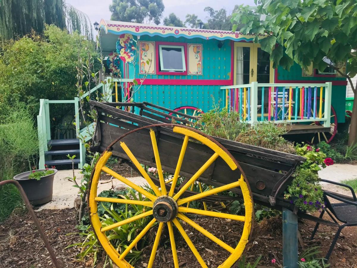 The Gypsy Rose Wagon Apartment เบลิงงัพ ภายนอก รูปภาพ