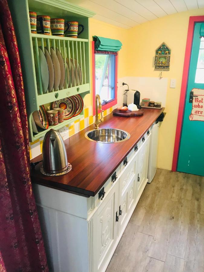 The Gypsy Rose Wagon Apartment เบลิงงัพ ภายนอก รูปภาพ