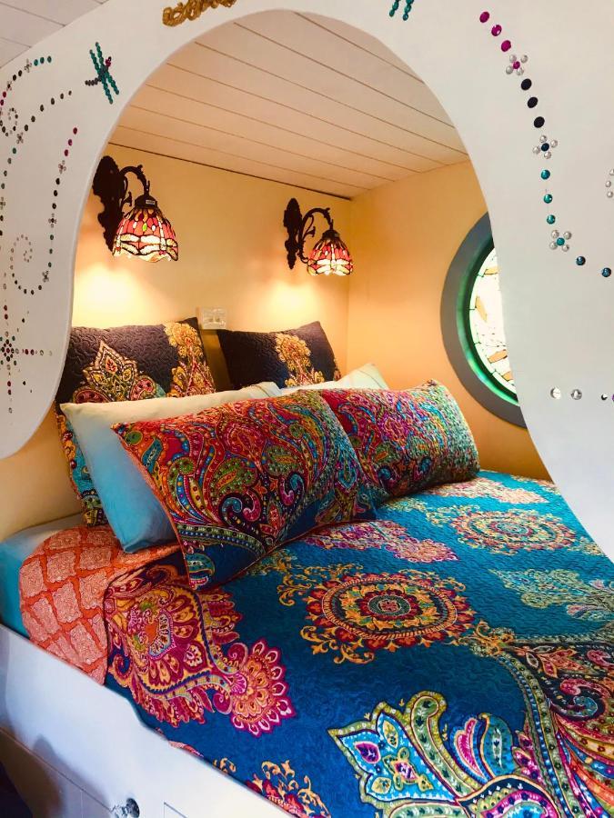 The Gypsy Rose Wagon Apartment เบลิงงัพ ภายนอก รูปภาพ