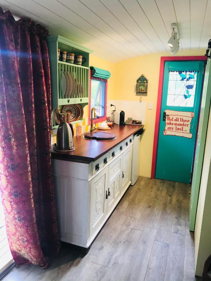 The Gypsy Rose Wagon Apartment เบลิงงัพ ภายนอก รูปภาพ