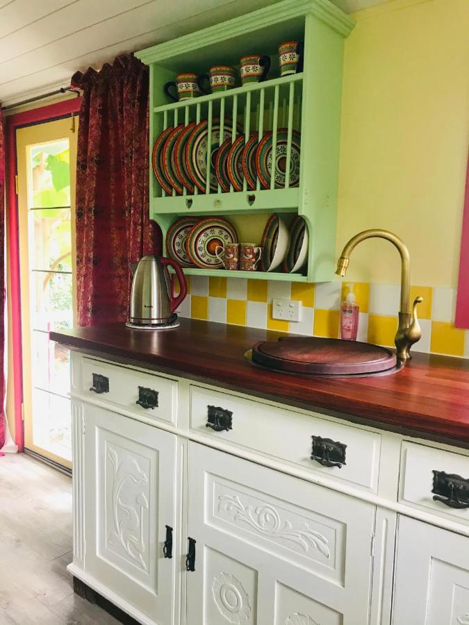 The Gypsy Rose Wagon Apartment เบลิงงัพ ภายนอก รูปภาพ