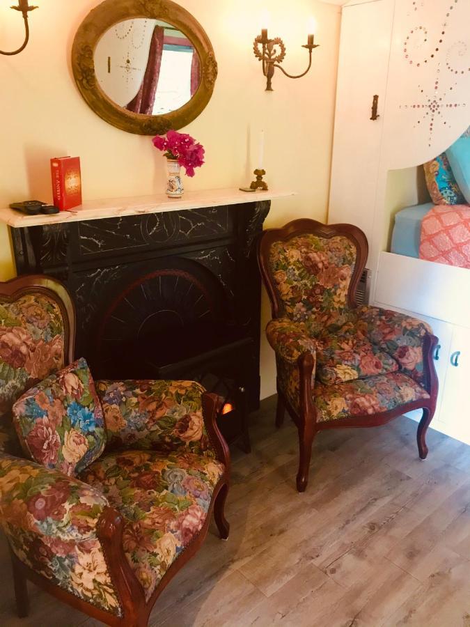 The Gypsy Rose Wagon Apartment เบลิงงัพ ภายนอก รูปภาพ