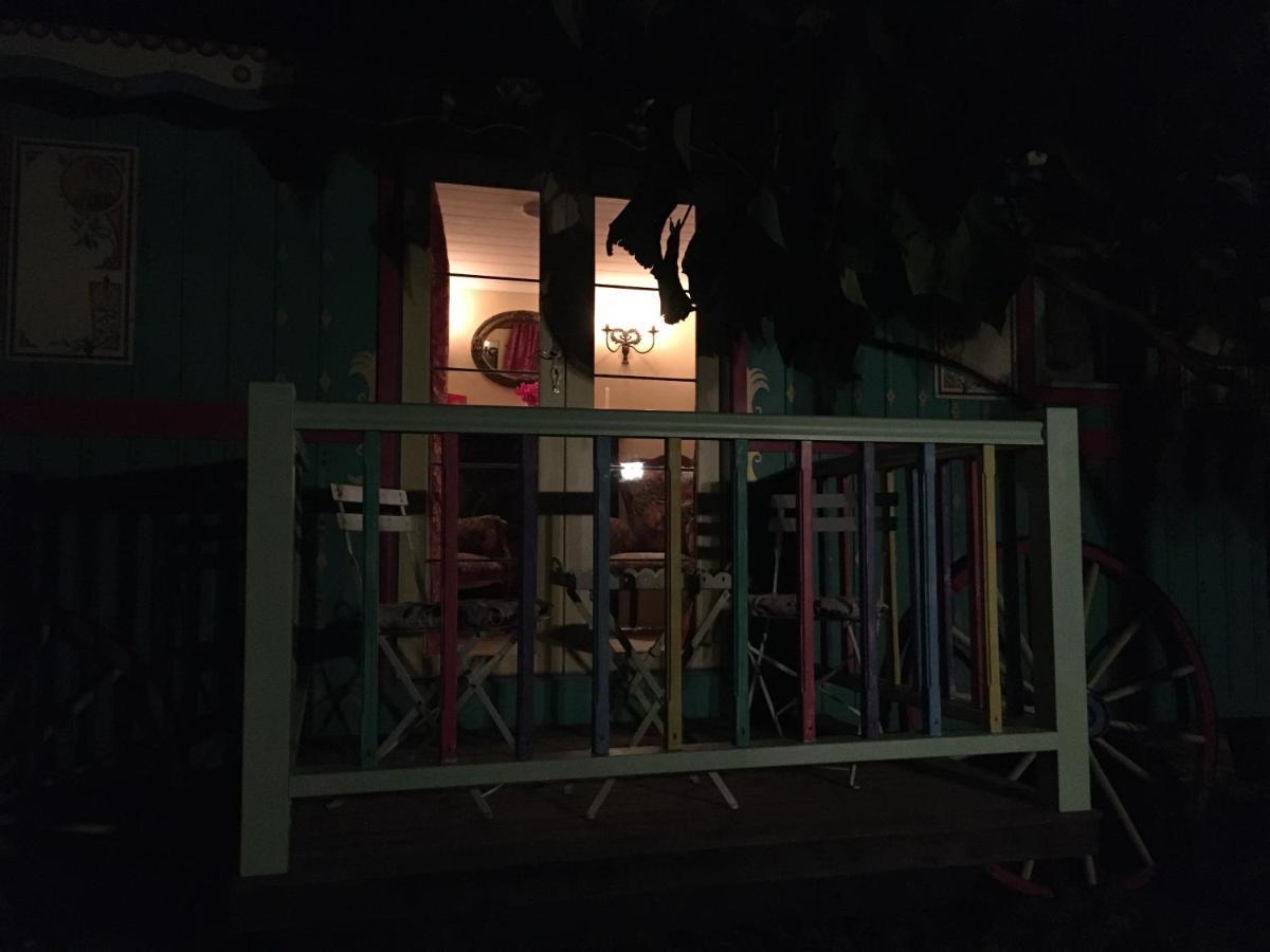 The Gypsy Rose Wagon Apartment เบลิงงัพ ภายนอก รูปภาพ